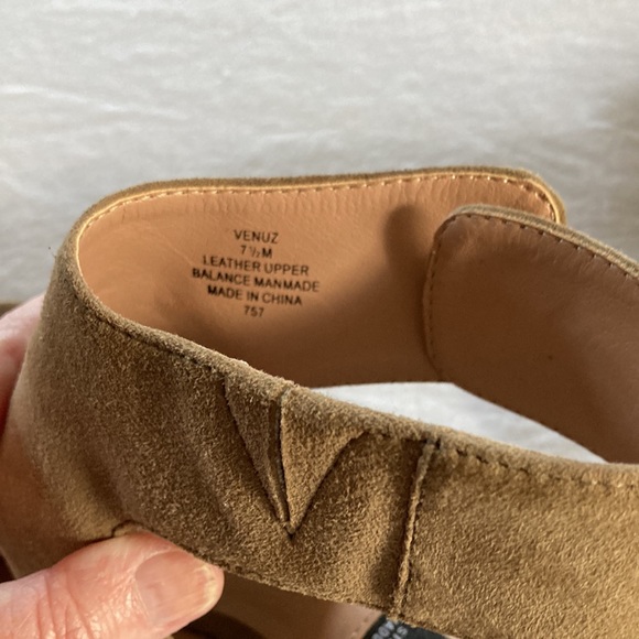 Steve Madden tan suede sandals in size 7 1/2. - Picture 8 of 8
